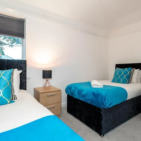 3 Bedroom House - 8 Guests - Parking - Garden - Rated Superb - Netflix - Wifi - Great Location * Birmingham